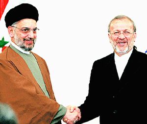 イラク・イスラーム革命最高評議会指導者ハキーム氏（左）とモッタキー外相（右）