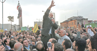 3月4日付エッテマーデ・メッリー紙1面の写真より