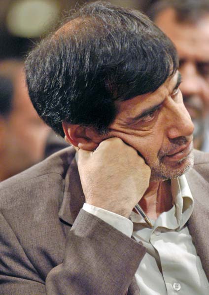 バーホナル氏(2008年5月29日付エッテマーデ・メッリー紙1面に掲載された写真より)