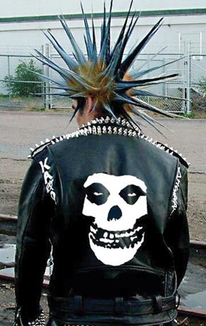 （ある悪魔崇拝者の姿：写真＝AP）