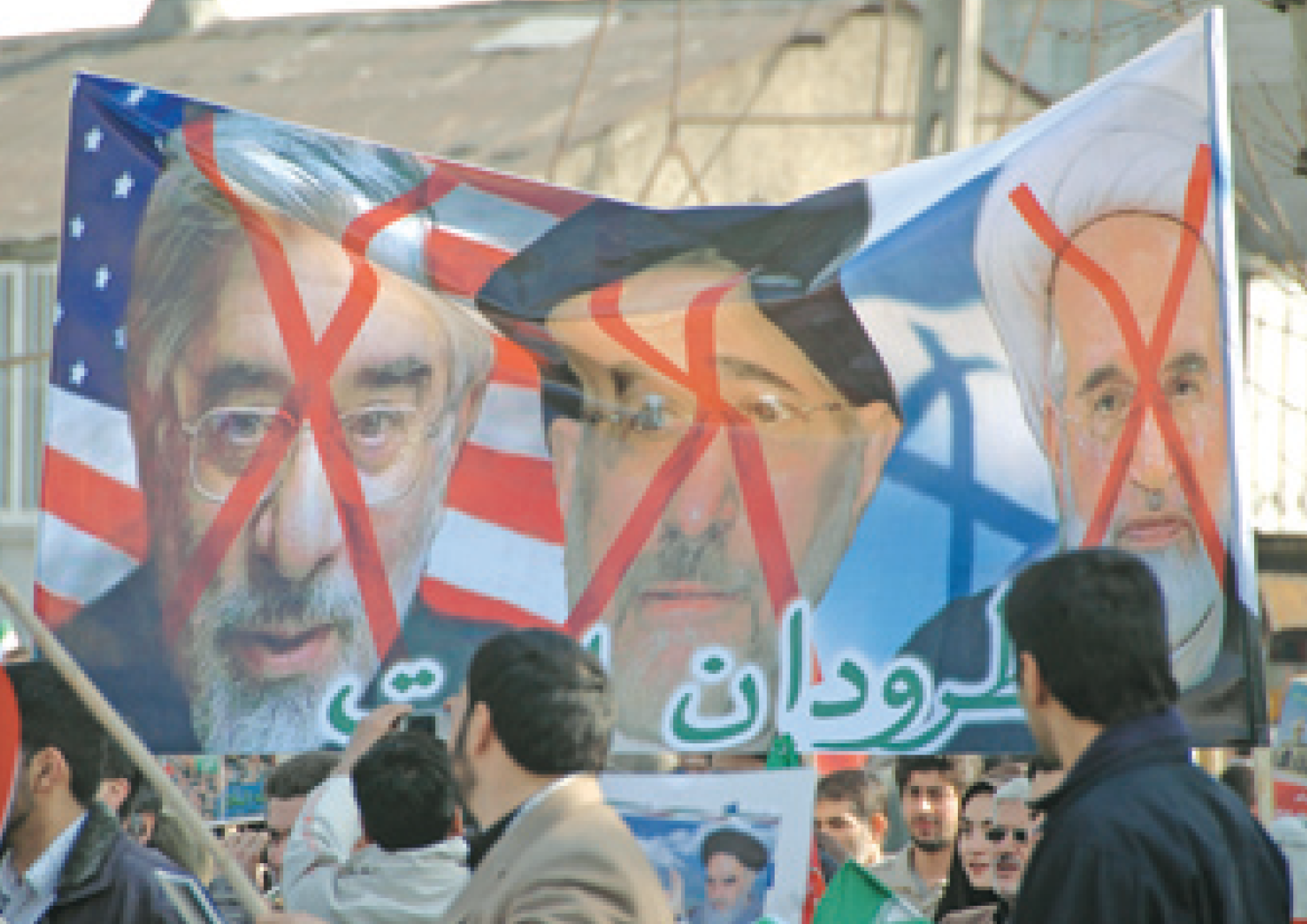 2011年2月16日ジャヴァーン紙2面に掲載された写真を転載