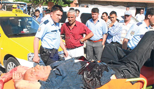 負傷した状態で発見された被害者の夫