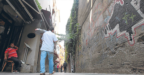 空間の目立つアスマルメスジト