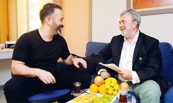 ジェム・ユルマズ(左)