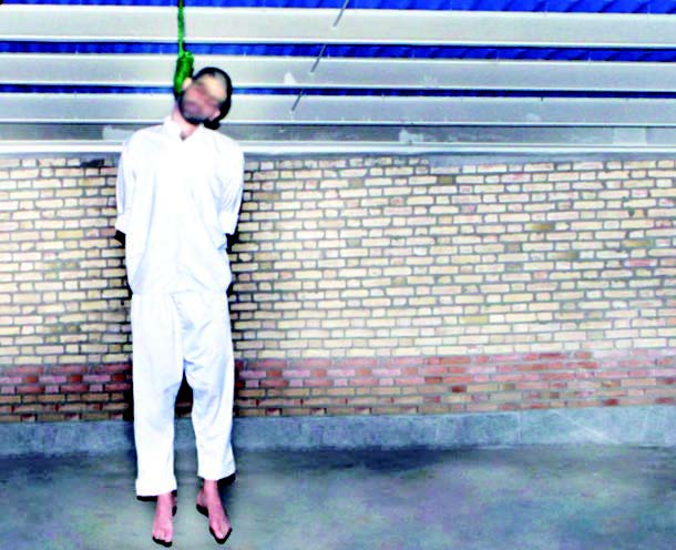 5月16日付ヴァタネ・エムルーズ紙1面（http://www.vatanemrooz.ir/1391/2/27/VatanEmrooz/892/Page/1/）に掲載されていた写真