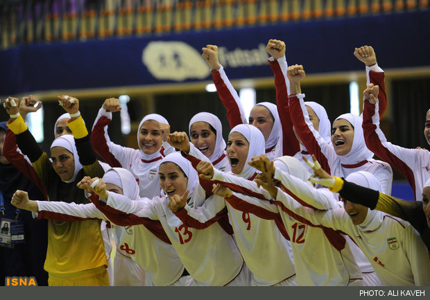 決勝進出を決めた女子フットサル代表(ISNA より)