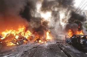 自動車爆弾が引き起こした火事（AFP）