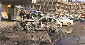 バグダード、自動車爆弾による爆破現場（ロイター）