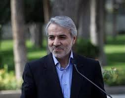 大統領の経済ブレーンとされるノウバフト副大統領兼報道官(写真はIRNA公式サイトより)。学閥や経済学上の立場も含め、テイエブニヤー経済相との対立も報じられる。