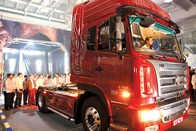 100％中国産のイラン製トラック、《カーヴェ》（http://www.taptapan.rozblog.com/post/212より）
