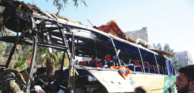 昨日ダマスカスで爆発したレバノンのバス（ロイター）