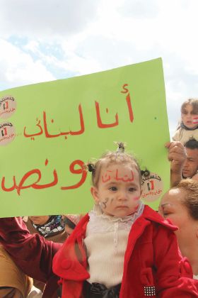 リヤード・スルフ広場の抗議活動で（Ali Sultan）