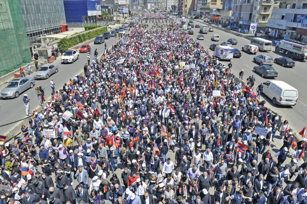 デモに集まった人々(Ali Sultan)