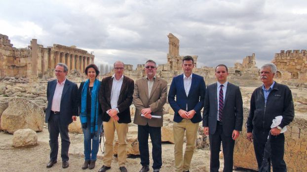 バアルベック遺跡のモーリング議員、フドル知事、随行員ら(NNA)