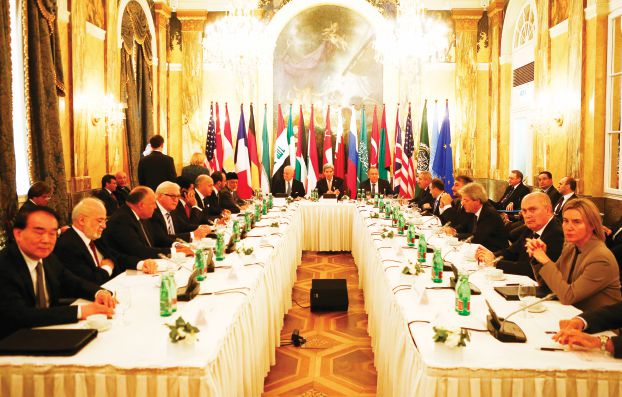 昨日の閣僚会議を主宰したラブロフ、ケリー、デミストゥーラ各氏(AP)