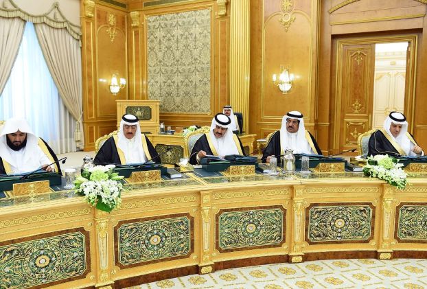 議会を主宰するムハンマド・ビン・ナーイフ・アブドゥルアズィーズ皇太子