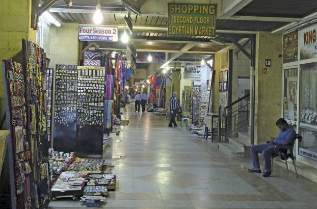 ルクソールの土産物市場（Reuters）
