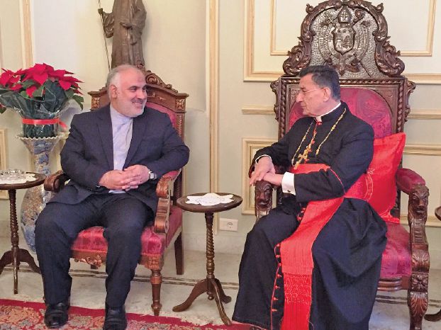 ファトフアリー大使を迎えるラーイー総大司教（NNA）