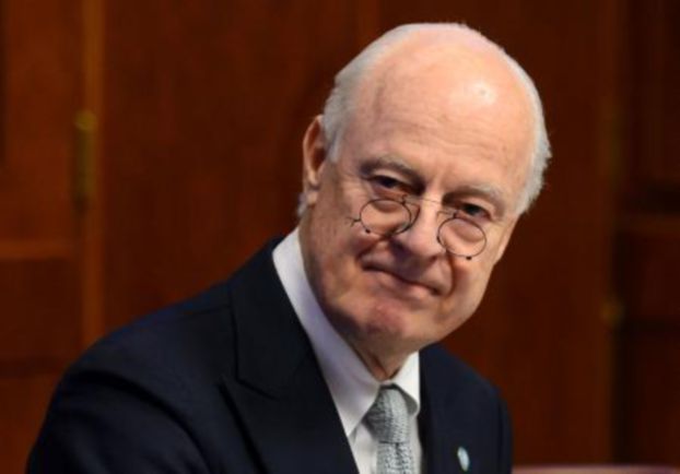 ジュネーブの国連本部で、安保理常任理事五カ国大使会合開会式でのデミストゥラ特使（AFP）