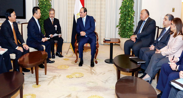 日本経産副大臣と会見するスィースィー大統領