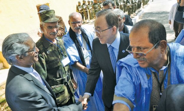 キャンプ視察中の国連事務総長(AFP)