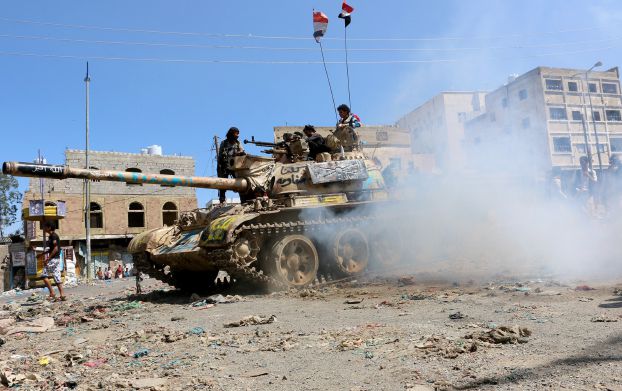 第35旅団を制圧するイエメン軍と人民抵抗部隊（AA）