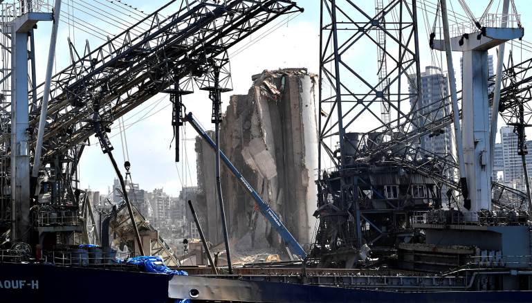 港の深さ43メートルにおよぶ爆破跡(アッバース・スライマーン写す)