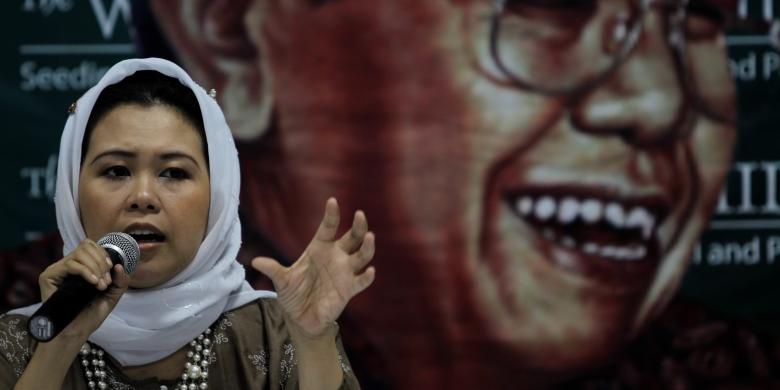 2月28日、ジャカルタで「宗教の名の下の暴力」と題するセミナーで開会のあいさつをするワヒド研究所のイェニー・ワヒド所長