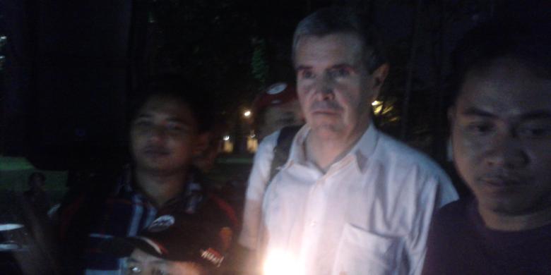 7月11日、独立宣言記念広場で、ジョコ・ウィドド―ユスフ・カラ正副大統領候補支援者らによる、パレスチナ国民に向けた1000本ロウソクの点火式に出席したアラン・ネルン氏