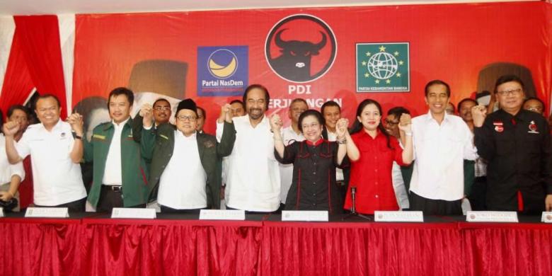 ジャカルタで行われた宣誓式（メガワティ氏は左から5人目）