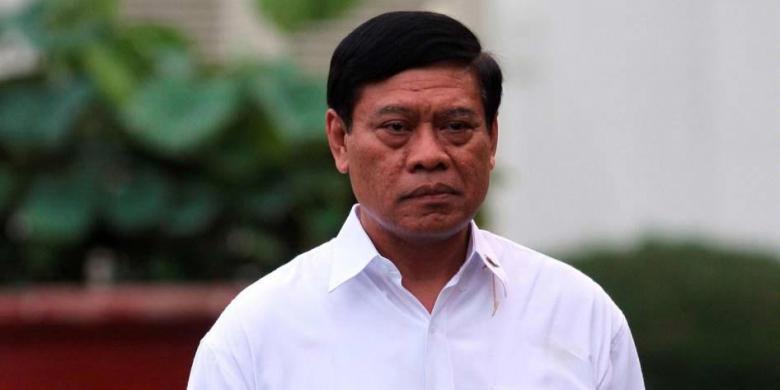 大統領官邸にて、ジョコ・ウィドド大統領に政治法律治安担当調整大臣就任を披露されるテジョ・エディ・プルジャトノ氏。