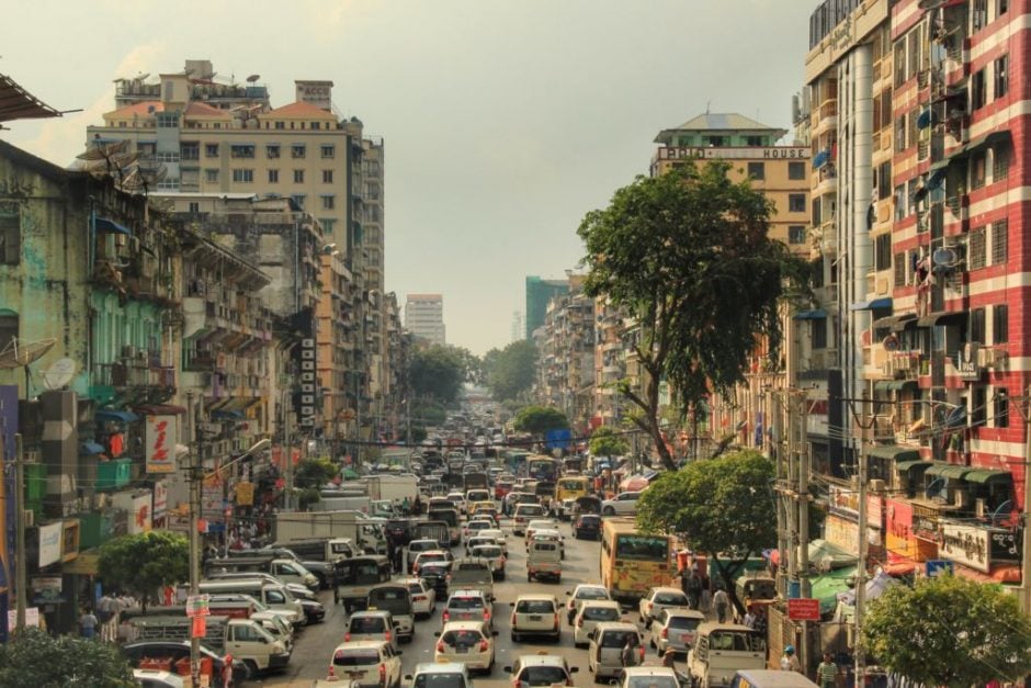 軍独裁者によってもたらされた災難の渦中にあるヤンゴン（過去の写真）