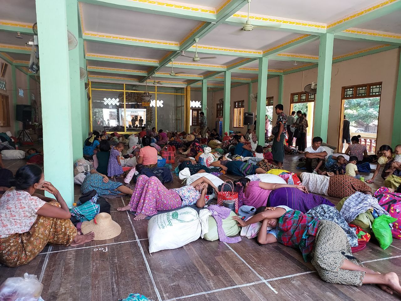 ザガイン管区内で戦火を逃れる人々を目撃した時-古い写真