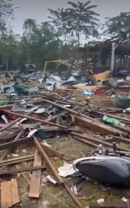 写真―10月23日に航空機で空爆されたことによる損壊の様子