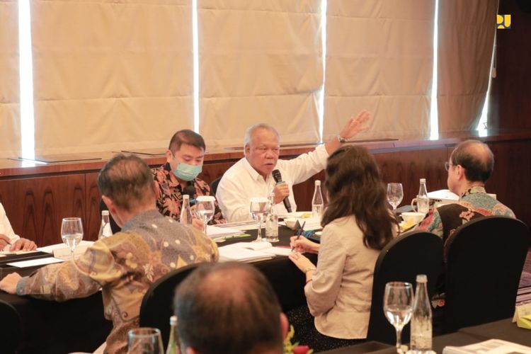 バスキ公共事業・国民住宅大臣と日本の代表団