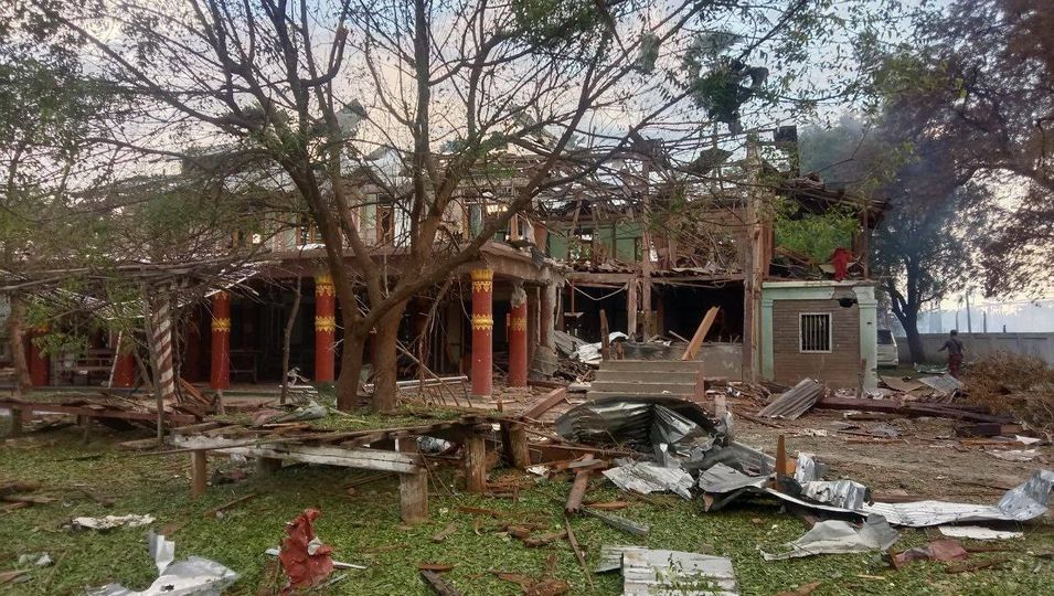 空爆により破壊された僧院