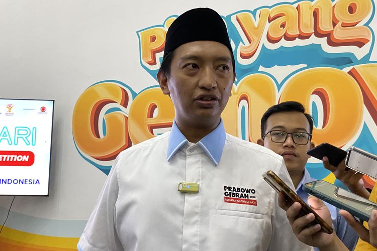 去る2月9日、全国選挙運動チーム若年有権者（TKN Fanta）代表、アリフ・ロシド氏、中央ジャカルタ、メンテンのチーム本部にて