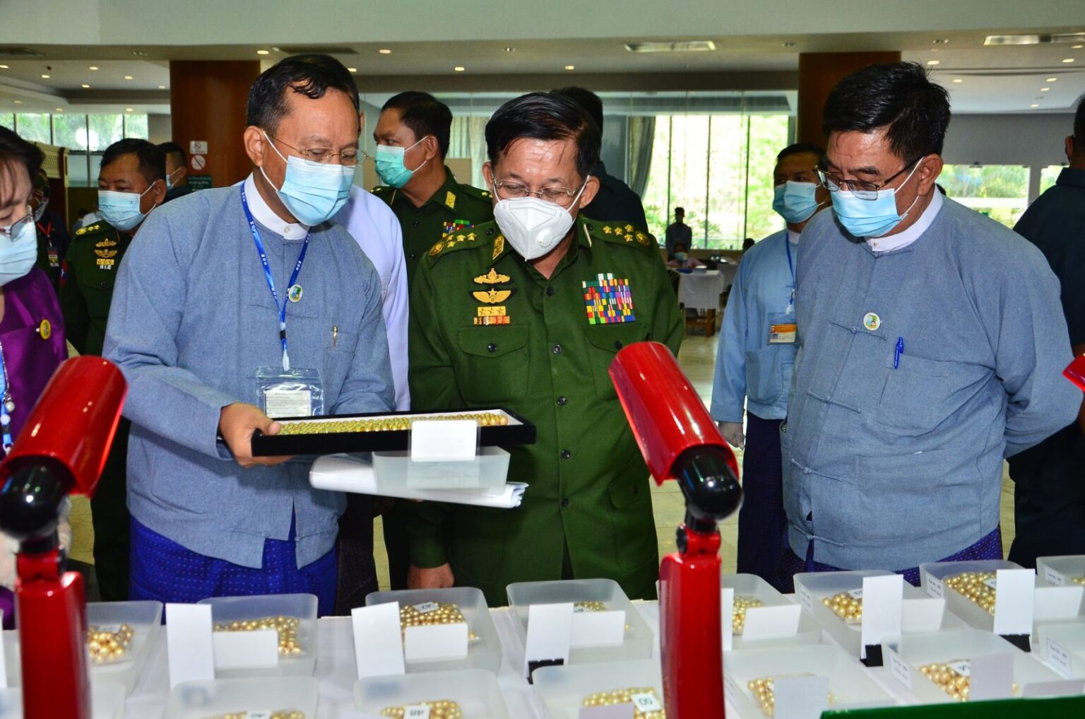 2021年4月1日、ネーピードーの宝石販売会にクーデター軍指導者が出席していたことを、軍事評議会は同日発表していた