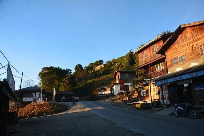 カレー・ティディム・ファラム道路にあるタインギン村。写真：Phoochin (Overhill)